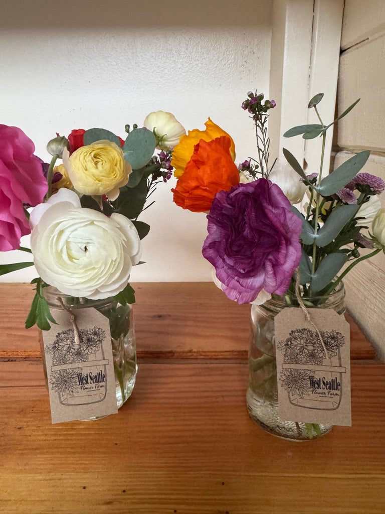 Mason jar bouquet of Spring flowers